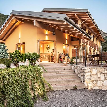 Agriturismo Al Maniero เตรนโต ภายนอก รูปภาพ