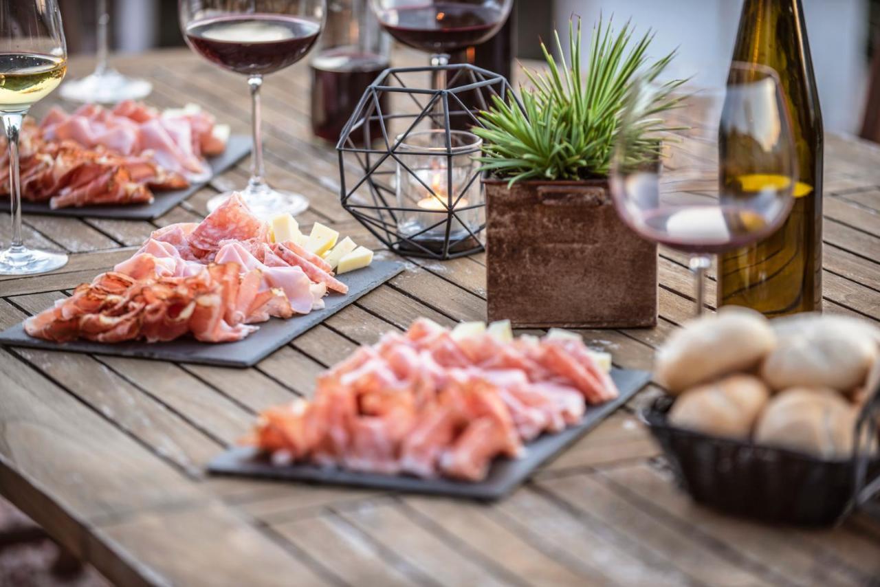 Agriturismo Al Maniero เตรนโต ภายนอก รูปภาพ
